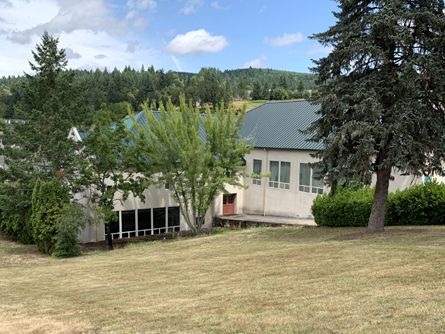 Picturesque Laurelwood Campus on 49 acres