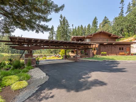 Classic drive-through Porte Cochere